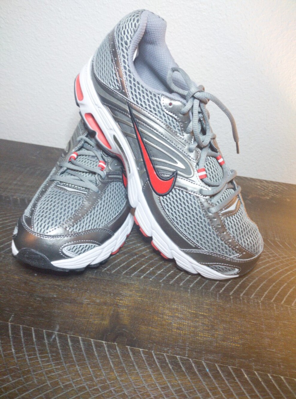 Nike Men’s Grey and Red Running Shoes